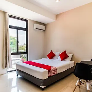 Hotel Oyo 403 Maplewave